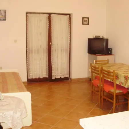Two-bedroom In Vii Appartement
